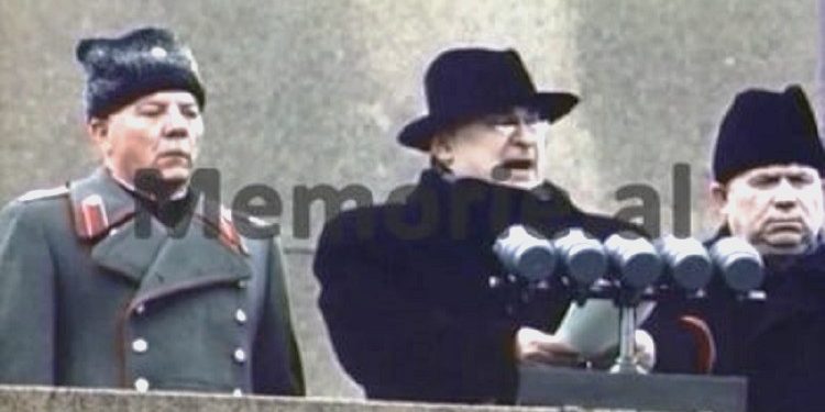 “Nga Liri Belishova, Beqir Balluku, e Spiro Koleka, dhe përse Enver Hoxha, nuk mori pjesë….”? / Zbulohen dy fotot e rralla të delegacionit zyrtar shqiptar, në ceremonitë e vdekjes së Stalinit, Moskë, mars 1953
