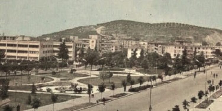 “Kur kryetari i Komitetit Ekzekutiv, telefonoi kryeprokurorin e rrethit dhe e pyeti se, përse kishte ardhur aty ish-gazetari i Radiodifuzionit, që ishte i internuar, ai…”/ Kujtimet e shkrimtarit Sokrat Shyti