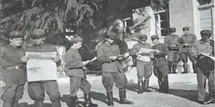 “Komandanti i repartit tonë, më ka treguar dy raste, kur patrullat ushtarake janë vënë në ndjekje të dy çifteve: ushtarin e kanë zhveshur dhe lidhur, ndërsa vajzën e…”! / Dëshmia e shkrimtarit Sokrat Shyti