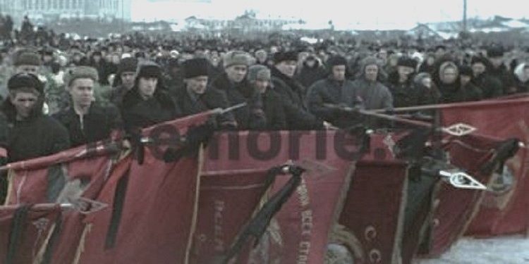 “Nga Liri Belishova, Beqir Balluku, e Spiro Koleka, dhe përse Enver Hoxha, nuk mori pjesë….”? / Zbulohen dy fotot e rralla të delegacionit zyrtar shqiptar, në ceremonitë e vdekjes së Stalinit, Moskë, mars 1953
