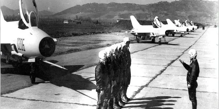“Running, I searched with my eyes for the body of the colonel, which I found among the flames, burning together with his airplane…” / A rare testimony about the tragic event of the legend of aviation, Niko Hoxha.
