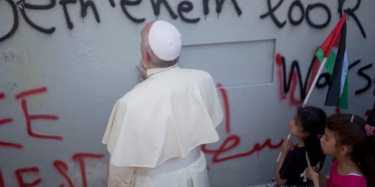 “Papa Francesku dhe arti i revolucionit pa reforma…”! /Si një prift me makinë të vjetër, bëri kishën të ndjehet e re?!