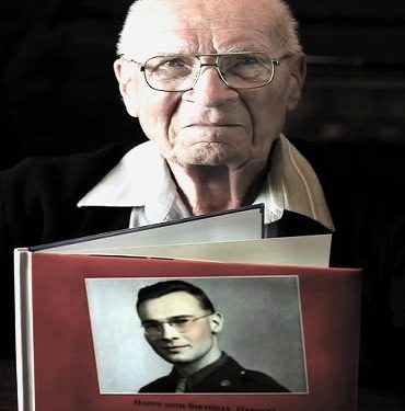 “Kur avioni i ynë rrëzua në Belsh, 30 pjesëtarë të stafit mjekësor amerikan, të nisur nga Bari Italisë, u gjendëm në një territor armik…”/ Intervistë e rrallë me të fundit të mbijetuarit, Dr. Harold Hayes.”