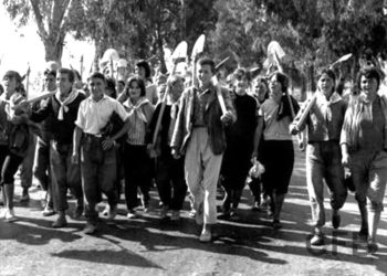 “Nga kishat e xhamitë, në kooperativë; transformimi i shoqërisë shqiptare nga ‘Fabrika e Ateizmit’…”! / Si e shfrytëzoi Enver Hoxha shtypin e shkollën, për të ‘prodhuar’ shoqërinë pa besimet fetare