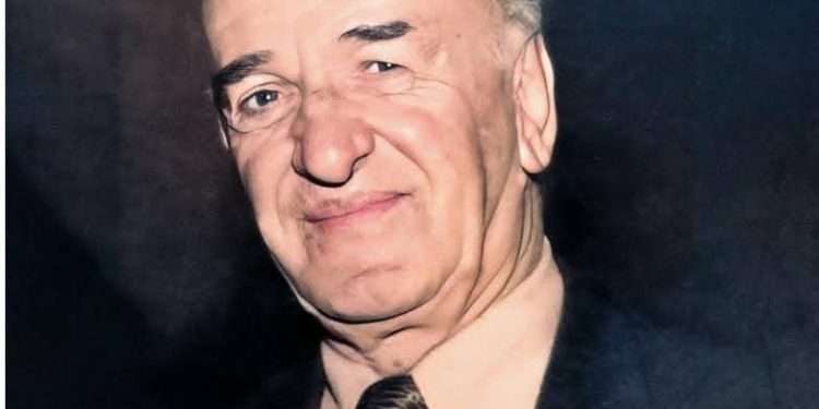 “Sulço begu, natën për acar, doli i vetëm prej shtëpisë së nipit ku ishte fshehë, por fuqitë e lanë te porta e komunistit Ramiz Mustafa, ku nana e tij po komuniste, e…”/ Historia tragjike e mikut personal të Zogut