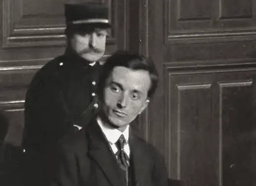 Figura e Avni Rustemit mes deformimit historiografik, kujtesës popullore dhe narrativave politike të rishikimit të historisë pas viteve ’90-të