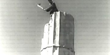 “Viti i fundit i Islamit në Shqipëri: Kur komunistët mbyllën 1225 faltore dhe arrestuan 1235 klerikë…”! /Si u shndërrua Shqipëria në shtetin e parë ateist, duke i kthyer kishat e xhamitë në depo gruri?!