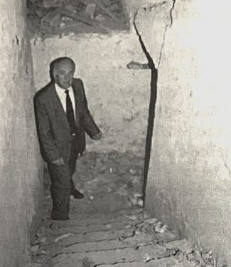 “Shumë të burgosun, tuj mos durue torturën që i bante hetuesi i tij mizor, Ali Xhunga, t’iu luste atij me nji za të shuem: Aman bre burrë, për hatër t’Zotit, mos ma…”! Kujtimet e Ahmet Bushatit