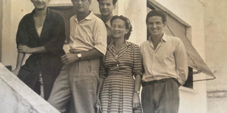 “Në ’62-in, filluam të trasmetonim direkt një ndeshje futbolli në ‘Qemal Stafa, por na mori flakë kamera dhe e ndërpremë, aty ishte dhe Ramiz Alia, i cili…”/ Dëshmia e rrallë e operatorit të parë të RTSH-së
