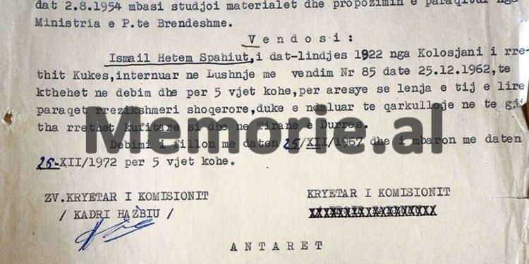 “Mark Ndue Ndoja, banues në Tiranë, nëpunës, me arsim të lartë, shtresë e mesme, përjashtuar nga Partia, i është zgjatur afati i internimit, edhe për…”/ Vendimi i Komisionit Internim-Dëbimeve, viti ‘67