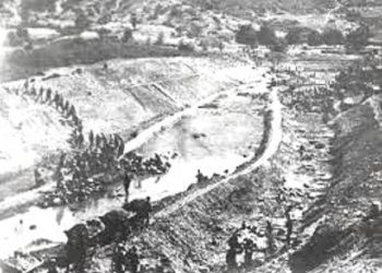 “Pasi paraqet rrezikshmëri për arratisje jashtë shtetit, Gjyle Avdi Leci, të internohet për 3 vjet në T’pla të Tropojës, kurse Ramadan Zhazedin Daullxhiu, me tetë fëmijë…”/ Zbulohen vendimet e vitit 1972