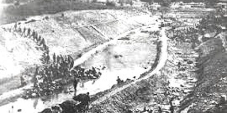 “Pasi paraqet rrezikshmëri për arratisje jashtë shtetit, Gjyle Avdi Leci, të internohet për 3 vjet në T’pla të Tropojës, kurse Ramadan Zhazedin Daullxhiu, me tetë fëmijë…”/ Zbulohen vendimet e vitit 1972