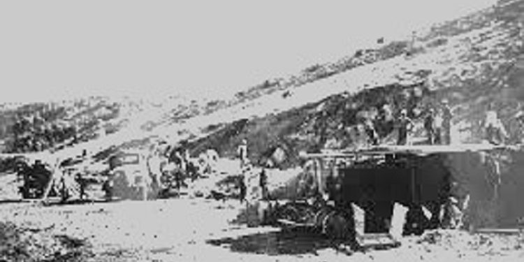 “Refije Hana Malaj (Koculi), 90 vjeç, lindur në Shkozë të rrethit Vlorë, me banim në Tiranë, është gruaja e Qazim Koculit, ish-eksponent i Ballit Kombëtar…”/ Vendimi i Komisionit Internim-Dëbimeve, viti 1967