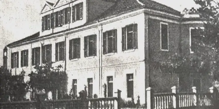 “Kur unë po hyjsha në burg, Shkodrën po e lejsha të krrusun nën peshën ma të randë të nji terrorri të egër, që s’mundet me u përfytyrue, me burgjet plot dhe populli…”/ Dëshmia e Ahmet Bushatit