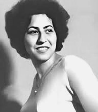 “Nga serenatat e Korçës te këngë himn të muzikë së lehtë në festivalet kombëtare në Radio-Televizion dhe Trieste …”/ Rrugëtimi i “Mbretëreshës” së teksteve që i këndoi shpirtit të një kombi