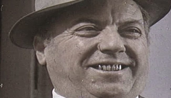 “Todi Thanasi ishte mjaft kërkues për rritjen e shkallës së aktrimit dhe për të realizuar rolet, ai studionte më parë…”/ Historia e aktorit e regjisorit që iku i ri, por la gjurmë në teatrin e Durrësit dhe në kinematografi