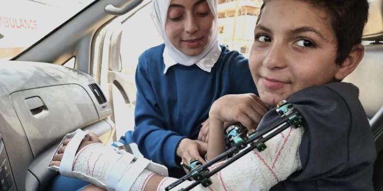 “Nga bombardimet, krahas shumë të vdekurve, mjekes palestineze Alaa al-Najjar, në rripin jugor të Gazës, nga dhjetë fëmijë që kishte, ju vranë nëntë, pasi…”/ Refleksionet e shkrimtarit të njohur