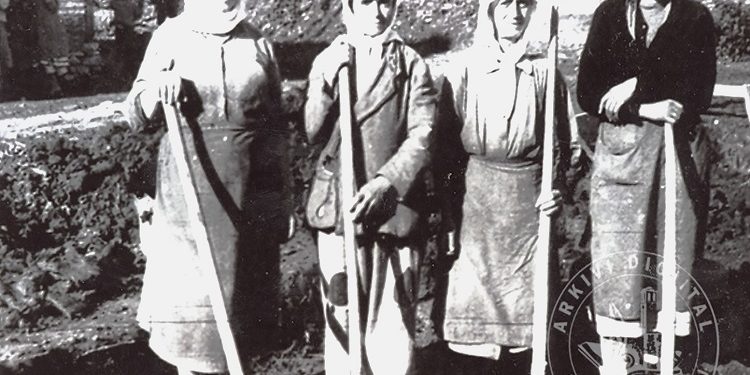 “Nëna ime, Safete Blloshmi, në zgjedhjet e 2 dhjetorit 1945, votoi kundër regjimit, por u kuptua pasi kërciti gogla në kutinë bosh e, pas kësaj u dënua me…”/ Dëshmia e rrallë e pasardhëses së fisit të njohur