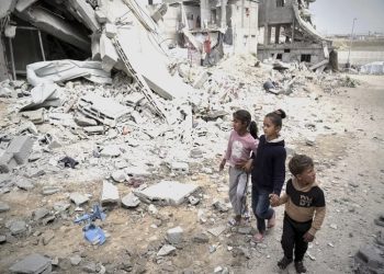 “Nga bombardimet, krahas shumë të vdekurve, mjekes palestineze Alaa al-Najjar, në rripin jugor të Gazës, nga dhjetë fëmijë që kishte, ju vranë nëntë, pasi…”/ Refleksionet e shkrimtarit të njohur