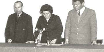 “Të dhënat sekrete shtetëror, Zbulimit Sovjetik, ja jepte me agjenten Valentina Peza dhe këshilltarit të ambasadës sovjetike në Tiranë…”! / Akt-akuza që çoi në plumb, vëllanë e sekretarit të Enver Hoxhës