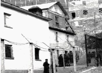 “U improvizua një dhomë mbi banjot, ku të gjithë të burgosurit e rinj, kalonin fillimisht në atë ambient, ku tre herë në ditë, rriheshin nga policët, nën drejtimin e shefit…”/ Kujtimet e ish-të dënuarit të Qafë-Barit