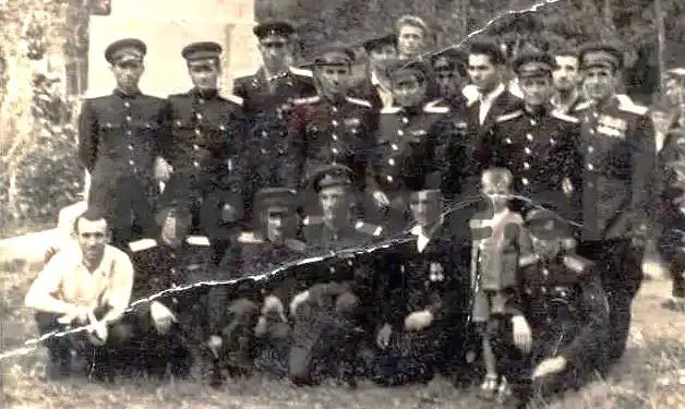 Historia e panjohur e kuadrove dhe partizanëve të Brigadës së Shtatë sulmuese, të komanduar nga Gjin Marku, Kadri Hoxha, Adil Çarçani, Myqerem Fuga, Ramiz Alia e Aqif Ylli