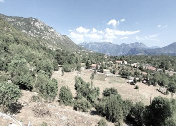 “Goditja e parë që mori famlja trieshjane, ishte emigrimi masiv, pasi të mësuar me qindra vjet, me një jetë të bazuar mbi norma kanunore, ata…”/ Refleksionet e publicistit të njohur nga SHBA-ës