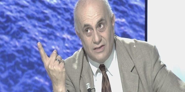 “Kur Mao në Kinë udhëhiqte ‘Revolucionin Kulturor’, sipas parullës; ‘Të sulmojmë shtabet’, Enveri, korrespondentëve vullnetarë të shtypit të fshatit Fier-Shegan, u thoshte…”/ Refleksionet e akademikut të njohur