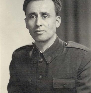 “Kur s’pranova ta firmosja akt-akuzën, nënkryetari i Degës së Brendshme të Durrësit, Kapllan Sako, u ngrit të më godiste me grusht në fytyrë, por…”/ Dëshmia e ish-të burgosurit politik