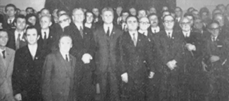 “Po si ju shkon ndërmend o ‘të bekuem’, se me vendime politike të nji komunisti pervers si Enver Hoxha, do të ndërroni identitetin kombëtar shqiptar…”?! / Refleksionet e publicistit të njohur