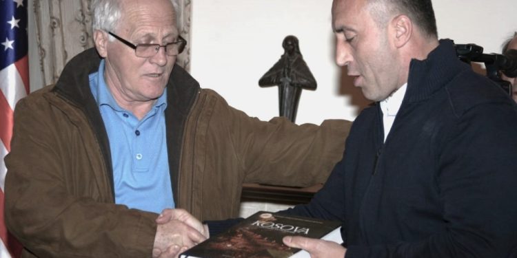 “Kur po xhironim inagurimin e busteve të vëllezërve Frashëri, Mehmet Shehu i tha Enverit; këta s’po na lenë të rregullojmë as pantallonat, pasi…”/ Dëshmia e rrallë e kineasit të njohur, Kujtim Gjonaj