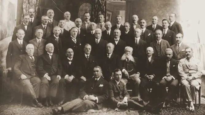 “Jo vetëm në Shqipëri, po në mbarë botën, të paktë ishin komunistët që ishin edhe frankmasonë, lidhja e komunizmit shqiptar me masonerinë botërore, ishte vepër e Enver Hoxhës, pasi…”/ Libri i ri i Bashkim Shehut