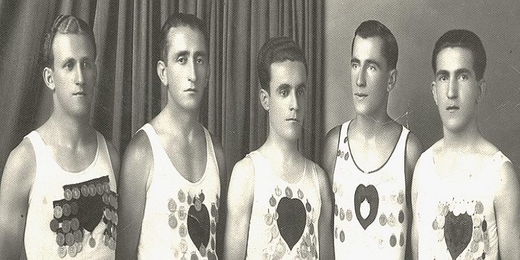 “Pasi e detyruan të zhvishej, e varën për këmbësh, me kokëposhtë, së bashku me një prift katolik, i cili kishte vdekur nga torturat.…”/ Historia e panjohur e Qazim Dervishit, gjyqtari i parë ndërkombëtar i futbollit