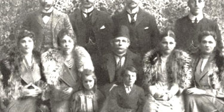 “Pasi e detyruan të zhvishej, e varën për këmbësh, me kokëposhtë, së bashku me një prift katolik, i cili kishte vdekur nga torturat.…”/ Historia e panjohur e Qazim Dervishit, gjyqtari i parë ndërkombëtar i futbollit