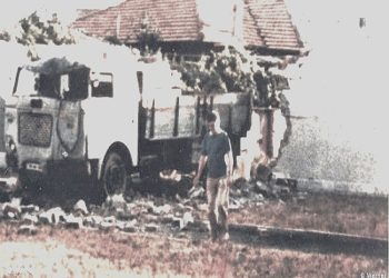 “Hyrja në ambasada, kishte filluar që më 20 qershor, kur autobusi ‘fizarmonikë’, me targë TR 00301, i drejtuar nga Bujar Alikaj, ndaloi te muret e ambasadës greke dhe…”! / Historia e panjohur e korrikut ’90-të