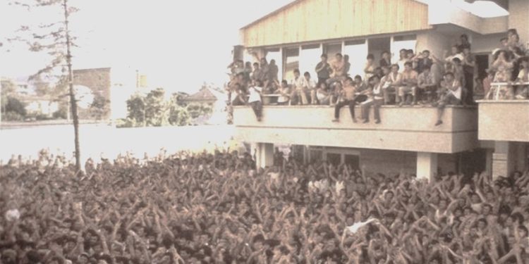 “Ervis Gega me familjen e saj, hyri në ambasadën gjermane në korrik 1990, duke i dhënë rryshfet policëve dhe…”/ Shkrimi i gazetës së njohur gjermane “Spigel”, për drejtuesen e Filarmonisë Klasike të Bonit