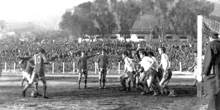 “Derbi ‘Jonian’ mes Himarës dhe ‘Butrinit’, mbahej gjallë nga Simo Kallushi dhe i plotfuqishmi zonës, polic Luftari, që u thoshte arbitrave…”/ Historia e panjohur e ekipeve rivale, që “ndiznin” qytetet e vogla