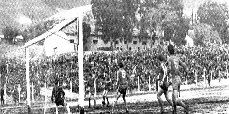 “Derbi ‘Jonian’ mes Himarës dhe ‘Butrinit’, mbahej gjallë nga Simo Kallushi dhe i plotfuqishmi zonës, polic Luftari, që u thoshte arbitrave…”/ Historia e panjohur e ekipeve rivale, që “ndiznin” qytetet e vogla