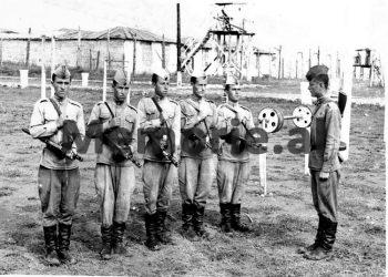 “Pasi pushuan krismat e ‘kallashnikovëve’ e mitrolozëve dhe komandanti lab i kampit, Barjam Korvafaj, s’la gjë pa na sharë dhe ofenduar, u tha se rojet kishin vrarë…”/ Kujtimet e Uran Kalakullës për kampin e Rubikut