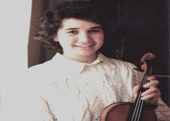 “Ervis Gega me familjen e saj, hyri në ambasadën gjermane në korrik 1990, duke i dhënë rryshfet policëve dhe…”/ Shkrimi i gazetës së njohur gjermane “Spigel”, për drejtuesen e Filarmonisë Klasike të Bonit