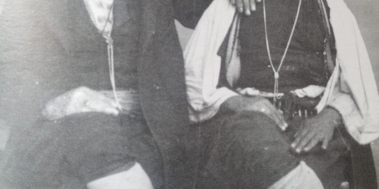 “Kur mjekët italianë këmbëngulën që operimi i syrit të tij, s’mund të bëhej pa narkozë, ai u tha…”! / Historia e panjohur e Plakut të Butkës, që “uli në gjunjë” edhe gjeneralët e diplomatët francezë