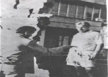 “Operacionin te ‘Rruga e Ambasadave’, e udhëhiqte Dilaver B., ku ‘sampistët’ i godisnin dhe i flaknin njerzit si lecka nëpër kamionë, kurse Zylyftar R., pa nga ballkoni im dhe…”! / Kujtimet e shkrimtarit të njohur