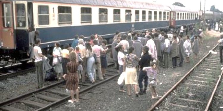 “Sampistët që erdhën me makina ushtarake te Rruga ‘Kavajës’ i sulmuan njerëzit duke i goditur me shkopinj gome, hynë edhe nëpër shtëpia, ndërsa u fol se te Mali me Gropa…”/ Ditari 2-5 korrik 1990  