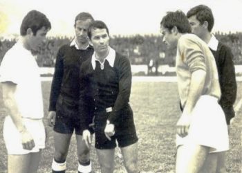 “Kur Arsen Hoxha u tha delvinjotëve; ju keni rënë dakord, që të fitojë Saranda, ata protestuan, takimi u mbyll 1-1 dhe policia e mori arbitrin, duke…”! / Dëshmia e rrallë e “Pupes”, personazhit mitik të Delvinës