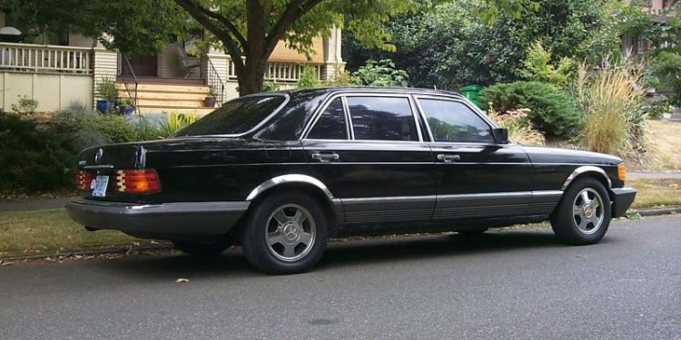 “Pas vizitave te familjet e të vrarëve të 2 Prillit, shkuam te Teatri ‘Migjeni’ ku u fol për Fishtën, por kur dolëm, nja 20 a 30 veta, filluan ta shanin Ramizin dhe ai…”/ Dëshmia e rrallë e shoferit të Ramiz Alisë