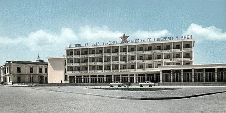 “Shqipëria socialiste, është i vetmi vend në rruzullin tonë, që nuk e njeh akoma Coca-Cola-n dhe…”! / Shkrimi i panjohur i revistës “Stern” me mbresat e gazetarëve gjermanë, pas vizitës në Shqipëri, në 1987