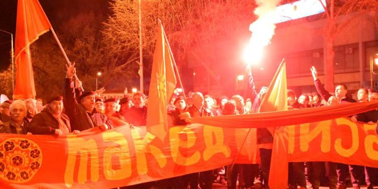 “Kjo që ndodhi në Kumanovë, nuk është konflikt shqiptar-maqedonas, por përballje mes urrejtjes dhe arsyes, mes ideologjive të errëta dhe…”! / Refleksionet e intelektualit të njohur nga Shkupi