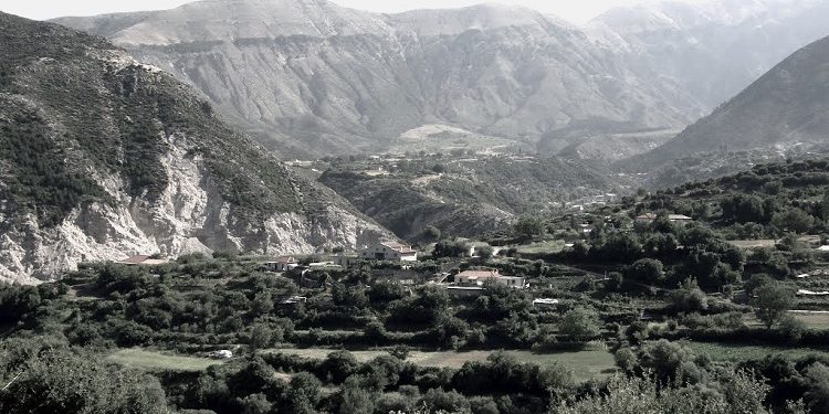 “Laze Thanasi pranoi të bashkëpunojë me Sigurimin dhe e firmosi deklaratën, por kur u kthye në Dukat, ai…”/ Historia e panjohur e grupit antikomunist, që u arratisën me nëndetëse nga Karaburuni