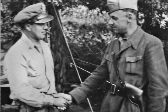 “Përplasjen e parë me Enver Hoxhën, im atë e ka pasur menjëherë pas Luftës, për instruktorët jugosllavë në rradhët e Ushtrisë sonë, pasi…”/ Dëshmia e rrallë e të birit të gjeneral-leitnant, Spiro Moisiut