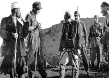 “Partizanët shqiptarë të Enver Hoxhës, nuk e kanë ndihmuar Kosovën, kam pa me sytë e mi, t’i drejtojnë nagantin në kokë atij që fliste keq për Titon dhe…”/ Dëshmia e plakut kosovar që erdhi në ’98-ën në Shqipëri